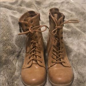 GUESS Tan Lace-up Combat Boots Size 7M